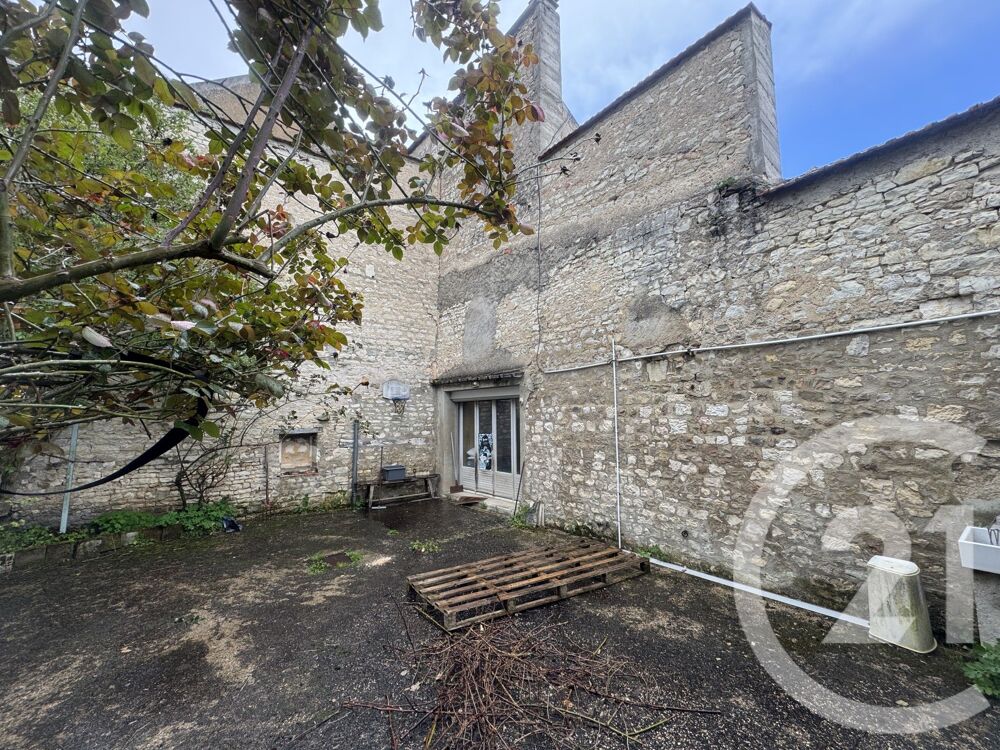 Charmant village à 18km d'Auxerre, découvrez cette maiso....