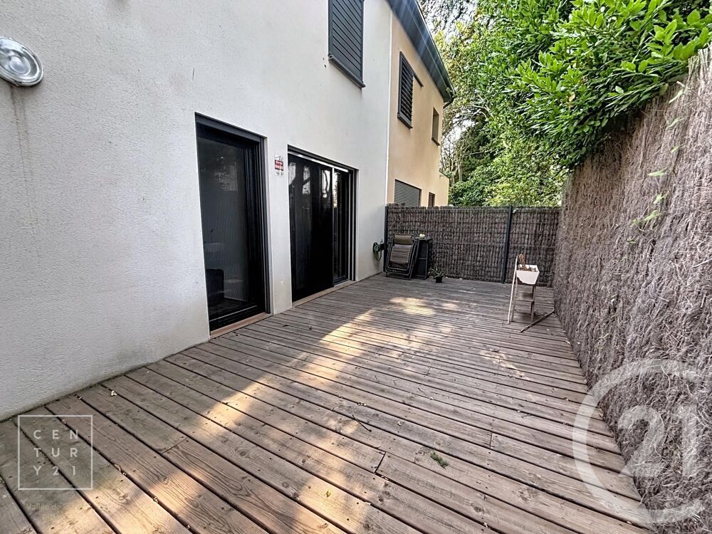 Nichée dans le calme de Thuir, cette maison de 80m², dis....