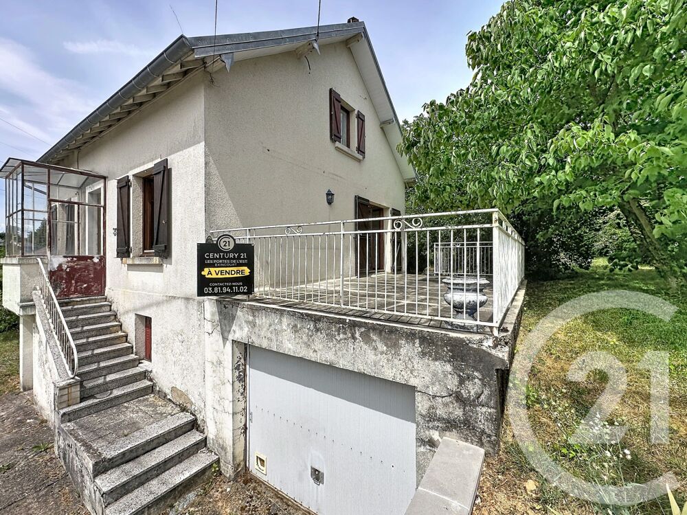 Nichée dans le calme de Taillecourt, cette maison de cin....