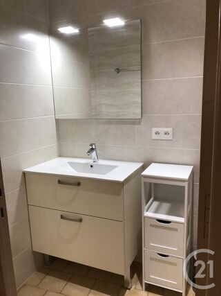  Appartement à louer 2 pièces 32 m²