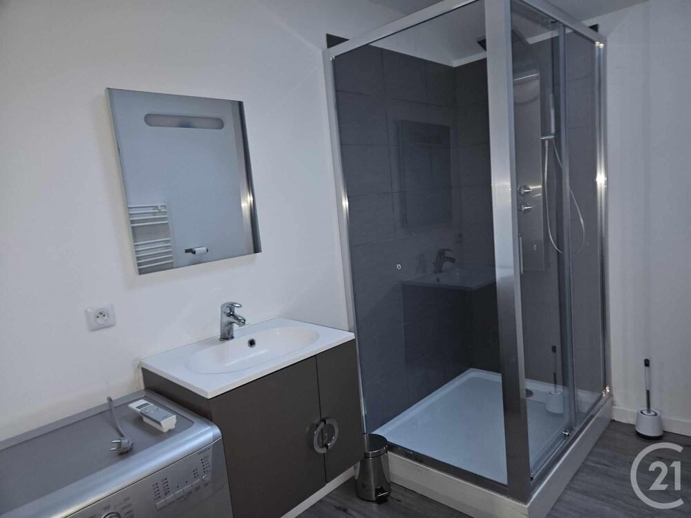 Lagnieu proche toutes commodités, grand appartement meub....