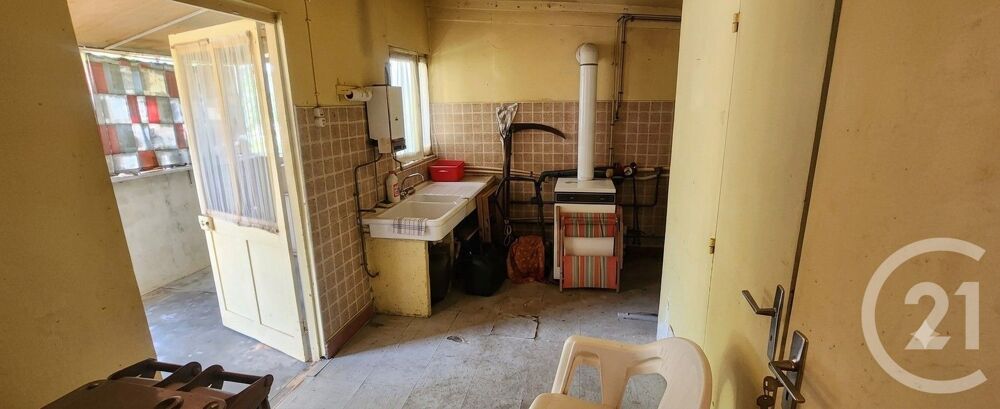 Maison de 58m² à rénover entièrement, bénéficiant d'un g....