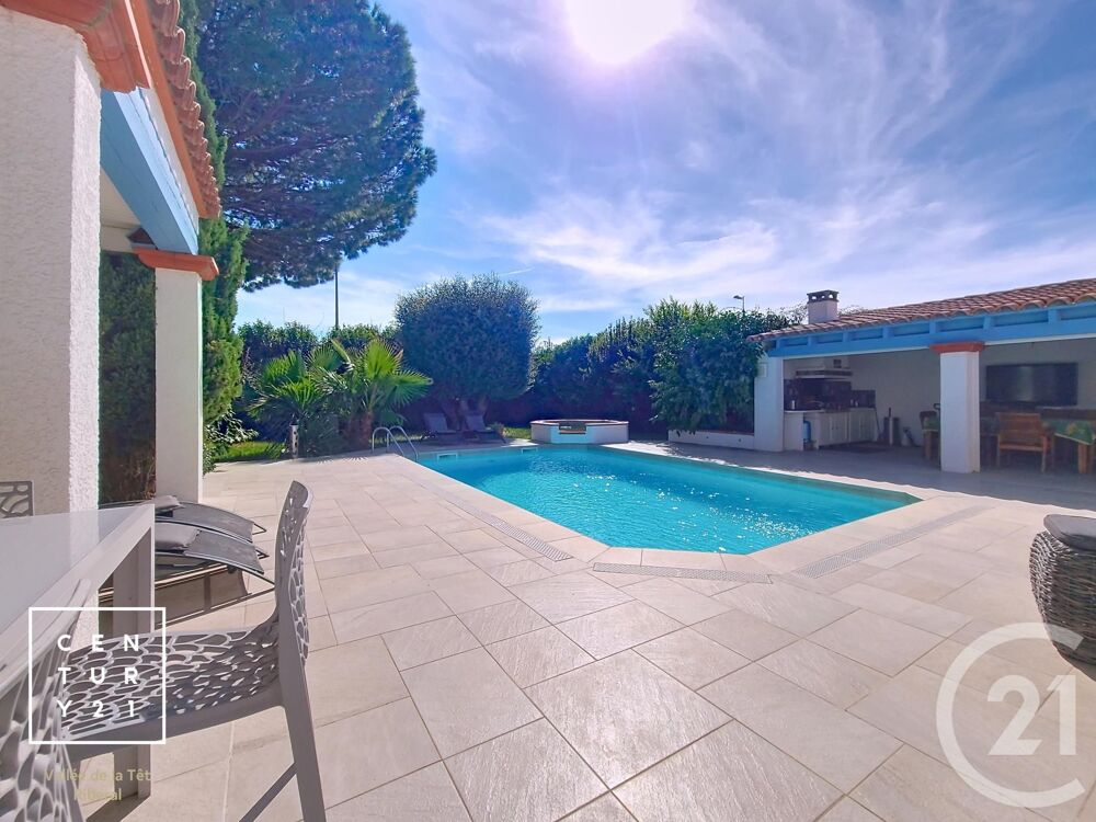 VILLA 4 FACES EN PLAIN PIEDS AVEC PISCINE ET DEPENDANCE<....