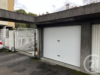  Parking / Garage à louer 15 m²