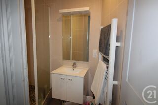  Appartement à louer 2 pièces 32 m²
