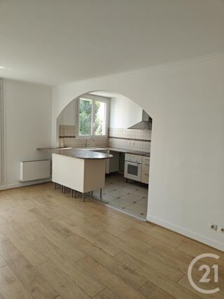  Appartement à louer 4 pièces 80 m²