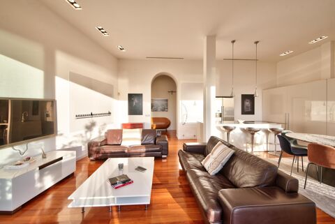  Appartement � louer 4 pi�ces 179 m�