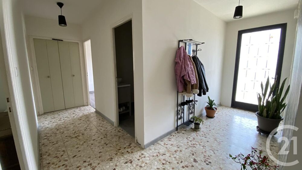Maison de plain-pied de 123m² à Lannemezan, offrant un j....