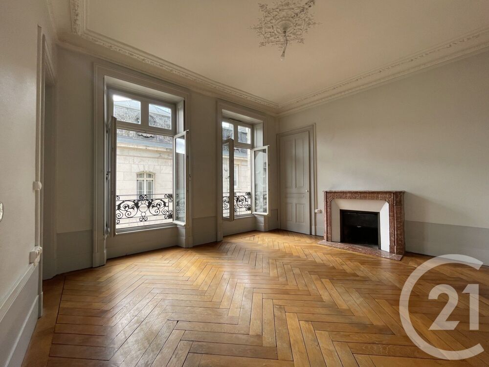 CENTURY 21 CHAPRAIS IMMOBILIER vous propose un apparteme....