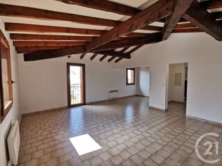  Appartement à louer 3 pièces 77 m²
