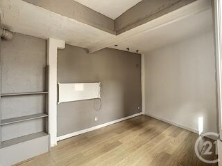 Appartement à louer 2 pièces 33 m²