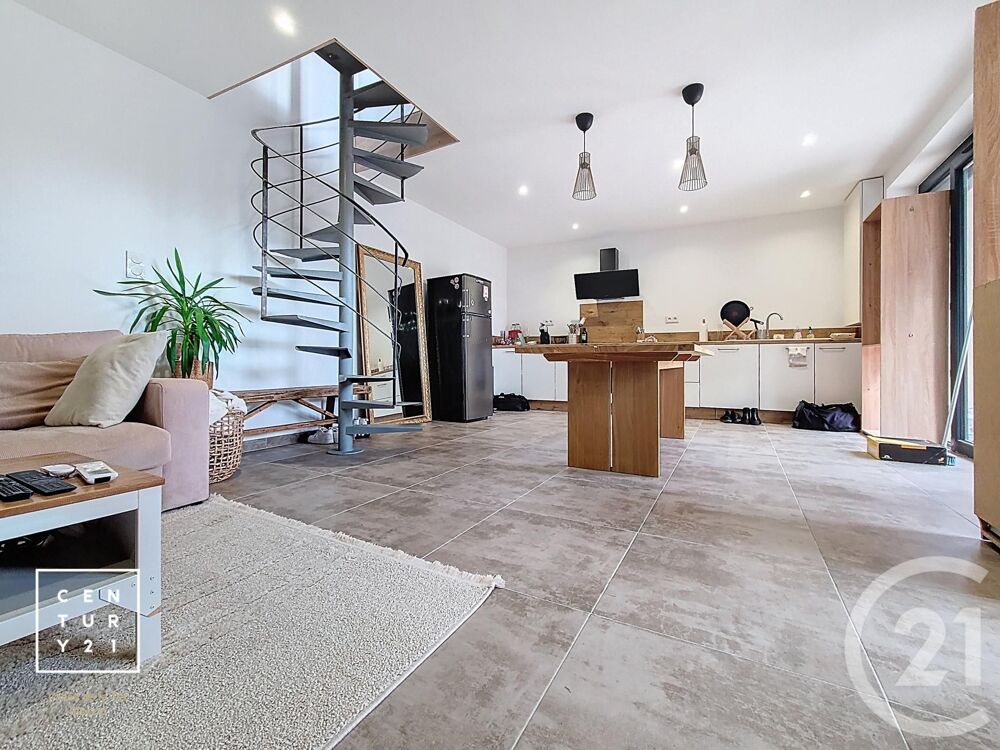 Découvrez cette superbe maison de style loft à louer à P....
