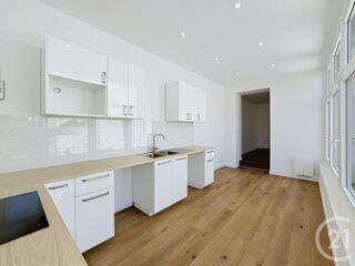  Appartement à louer 3 pièces 96 m²