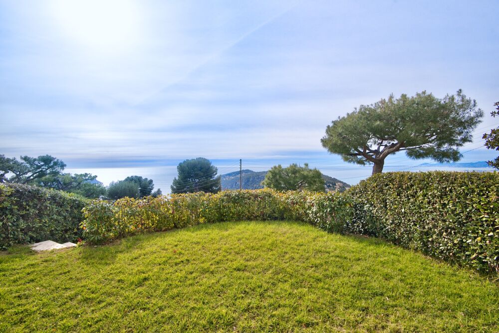 Villefranche-sur-Mer, dans le secteur prisé du Col, déco....