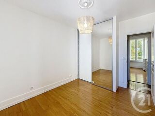  Appartement à louer 4 pièces 83 m²
