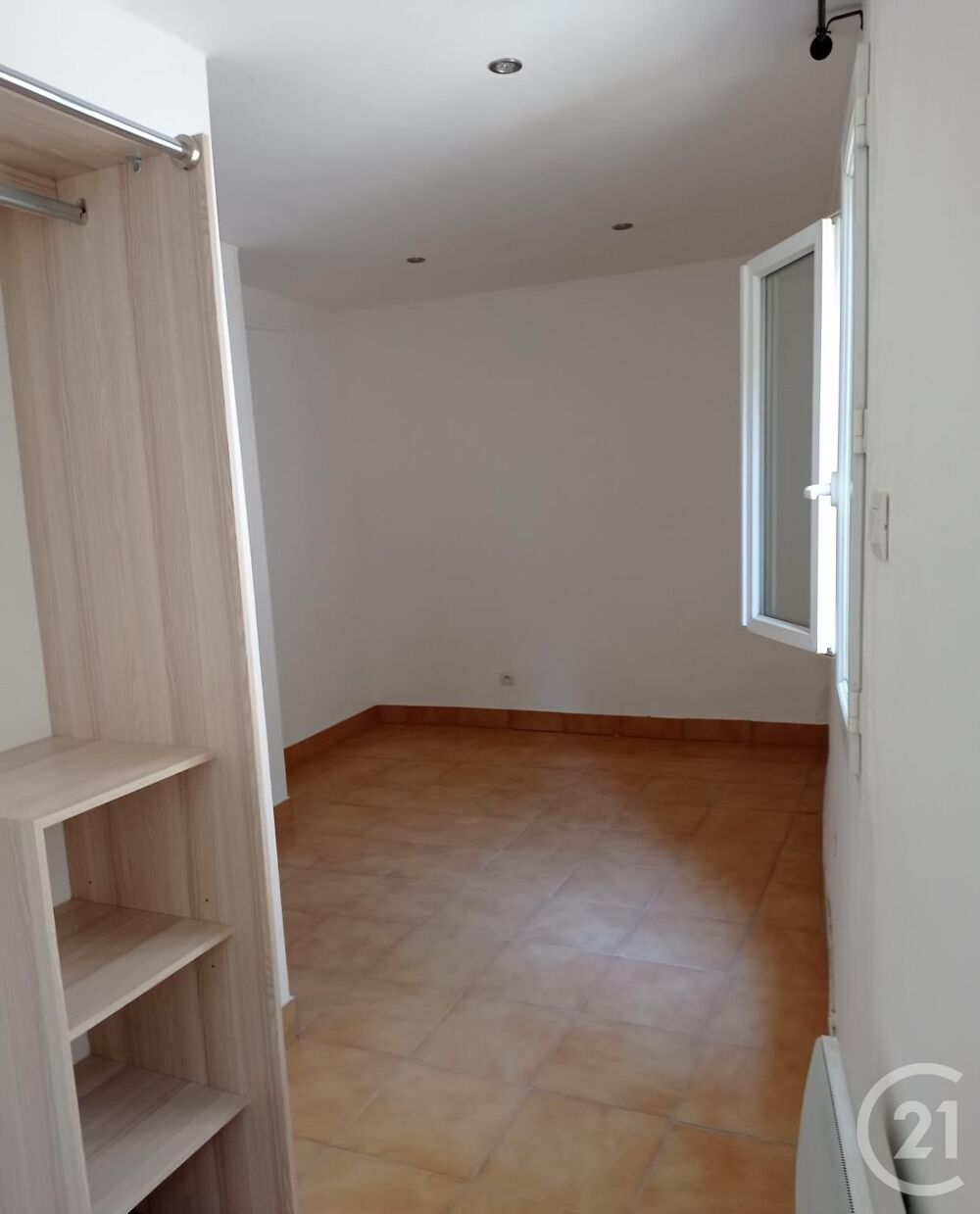 Appartement T2 meublé à louer à Quillan. Il se trouve au....
