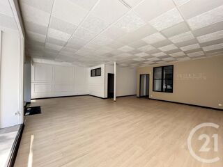 Appartement à louer 3 pièces 127 m²