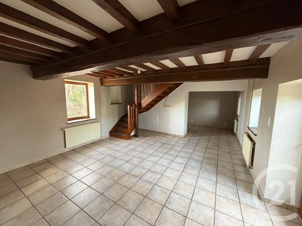 Située dans un hameau paisible de Chaleins, cette maison....