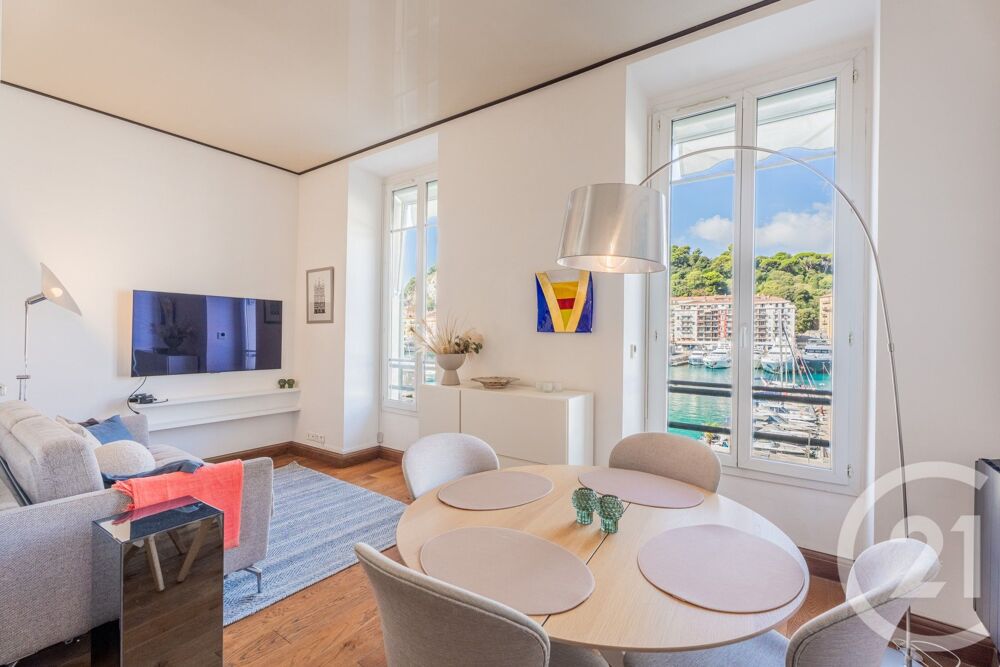 Idéalement situé, sur le Port de Nice, cet appartement d....