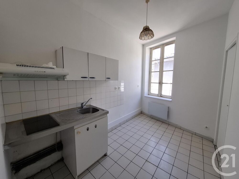 Au centre ville de Castres, loue appartement deux pièces....
