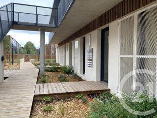  Appartement à louer 3 pièces 75 m²