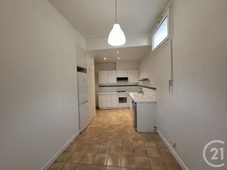  Appartement à louer 4 pièces 150 m²