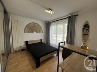  Appartement à louer 4 pièces 81 m²