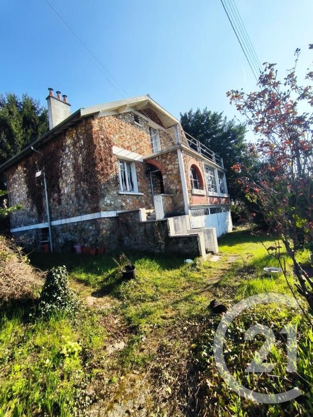 Secteur pavillonnaire. Sur un beau terrain de 753 M2, S....