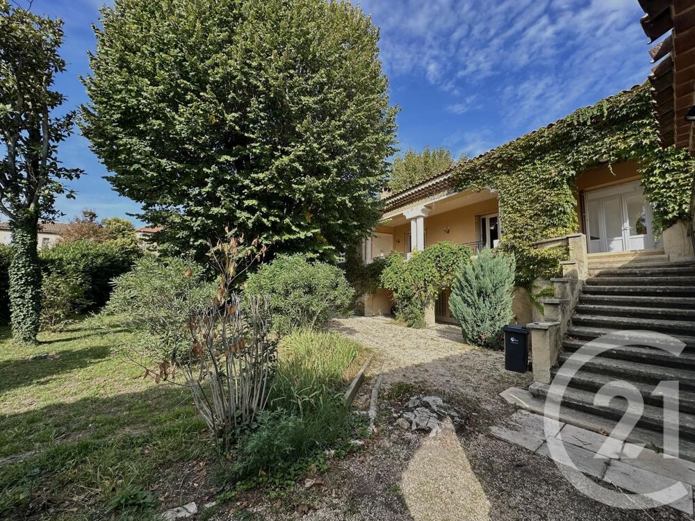 Charme, cachet et jardin exceptionnel à deux pas du cent....