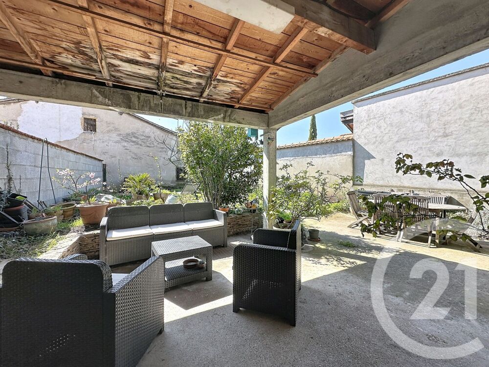Maison familiale rénovée 157 m² Décines Jardin avec te....