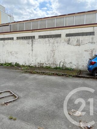  Parking / Garage à louer 