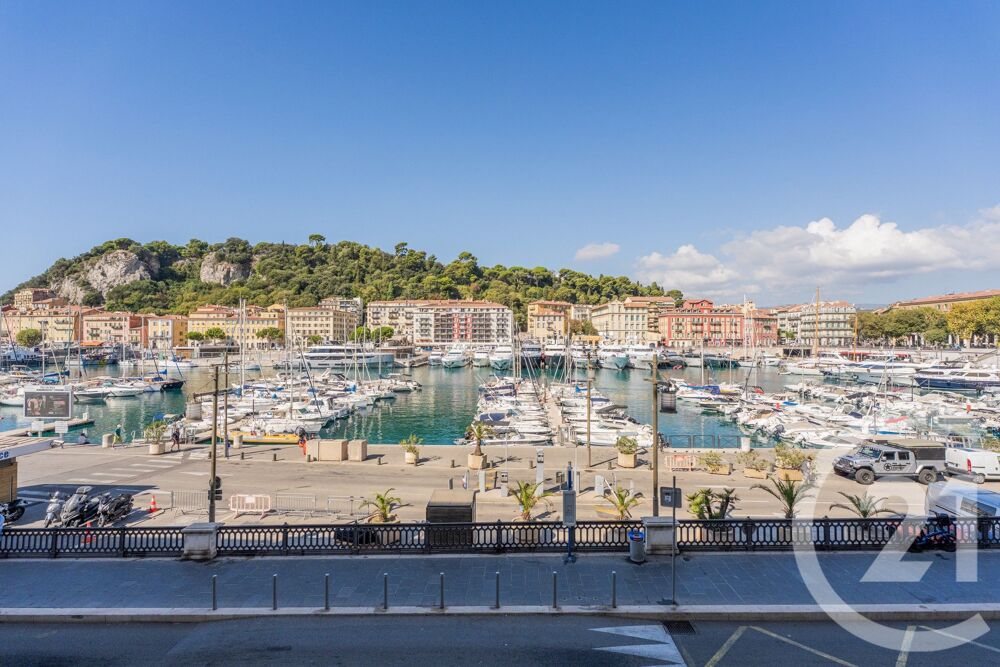Idéalement situé, sur le Port de Nice, cet appartement d....