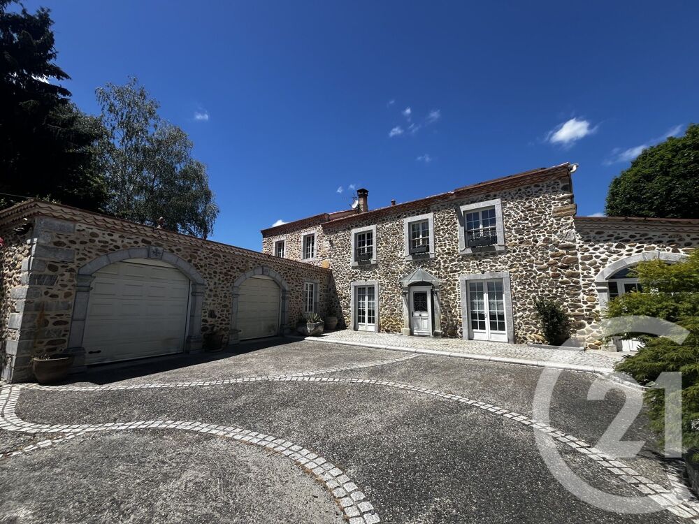Nichée au c½ur d'un petit village agréable, cette maison....