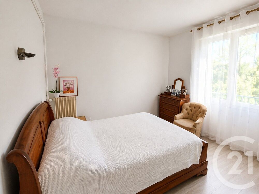 location Appartement - 3 pièce(s) - 72 m² Lavelanet (09300)