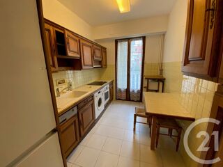  Appartement à louer 3 pièces 81 m²