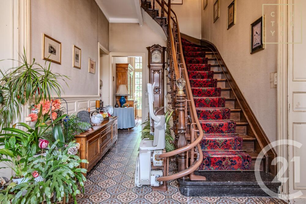 En bref : Maison bourgeoise de caractère à vendre à ....