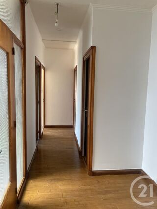  Maison à louer 6 pièces 250 m²