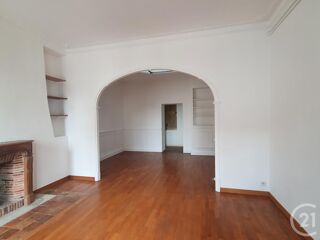  Appartement à louer 5 pièces 99 m²