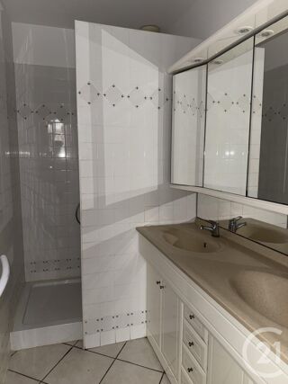  Appartement à louer 2 pièces 56 m²