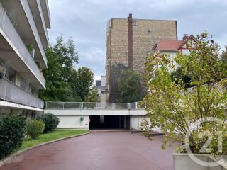  Parking / Garage à louer 18 m²