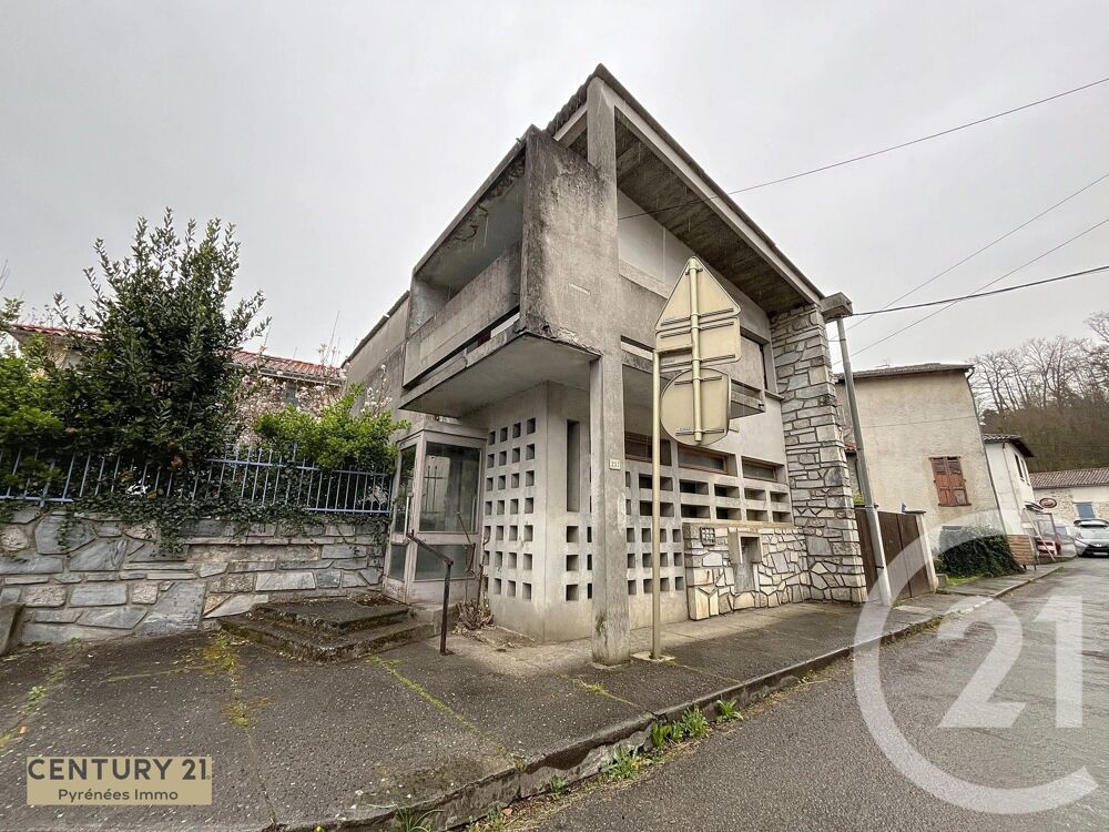 « L'ANCIEN POSTE DE VILLE » À Soueich, joli vil....