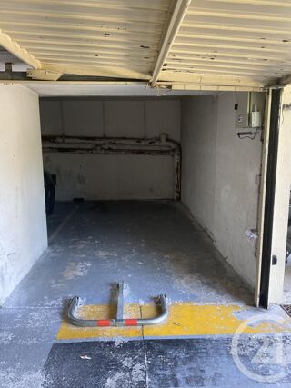  Parking / Garage à louer 10 m²