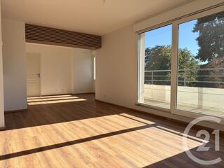  Appartement à louer 4 pièces 79 m²