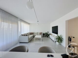  Appartement à louer 4 pièces 100 m²