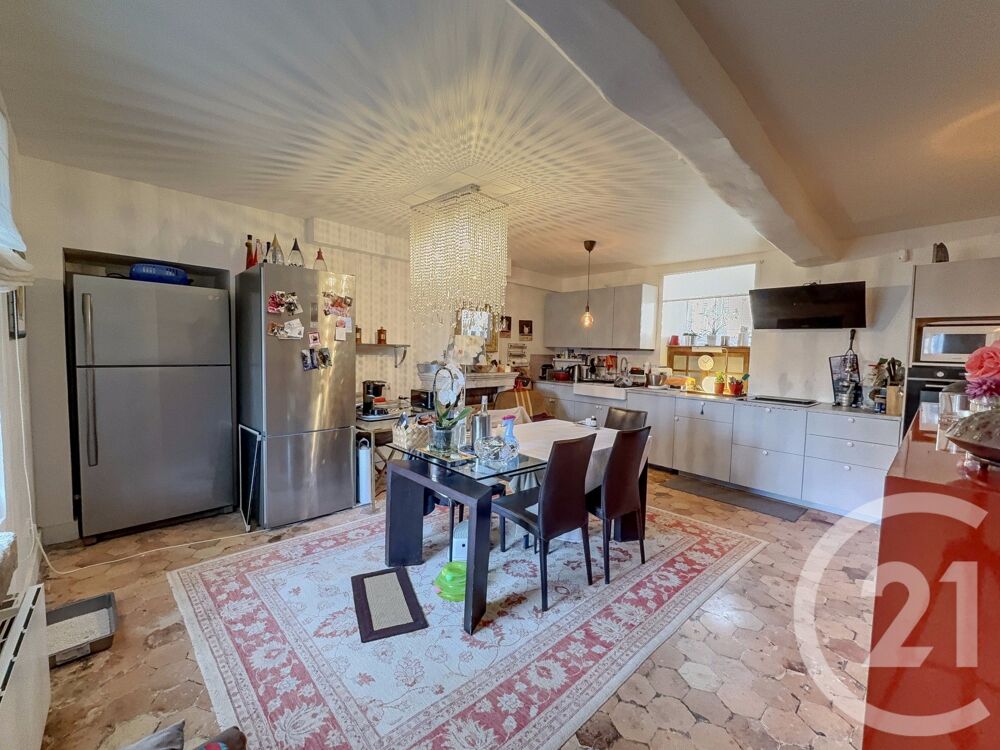 Century 21 Hennequin à le plaisir de vous présenter à la....