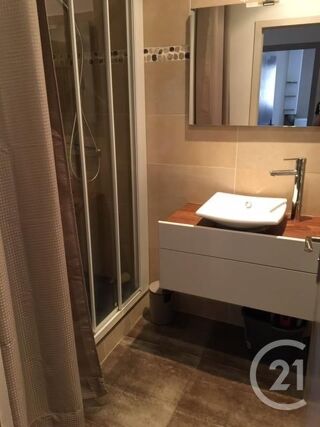  Appartement à louer 2 pièces 45 m²