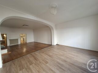  Appartement à louer 4 pièces 150 m²
