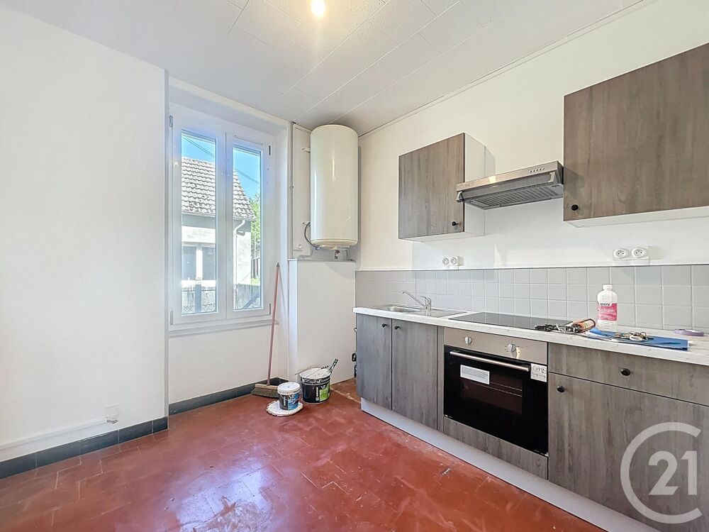 VARENNES SUR ALLIER - Appartement au rez-de-chaussée d'u....