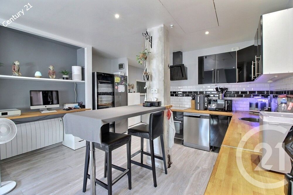 Appartement entièrement rénové en hyper centre-ville de ....