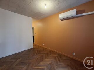  Appartement à louer 3 pièces 96 m²